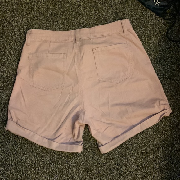 Women’s utility shorts. Pink. 97% cotton, 3% spandex. Women’s size 8, EU=38. - Picture 3 of 5